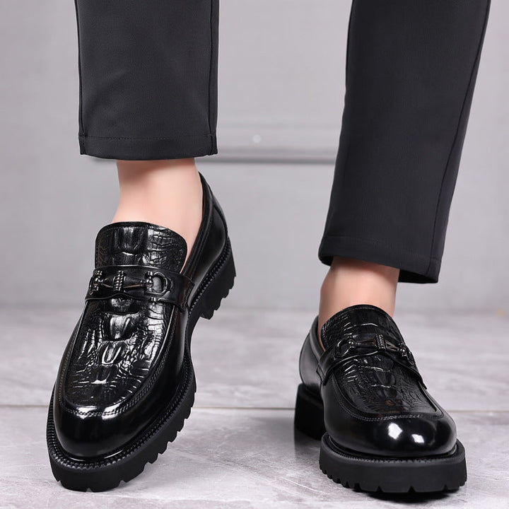 Scarpe classiche eleganti da uomo, stringate, perfette per look formali, business e ufficio. Stile premium.
