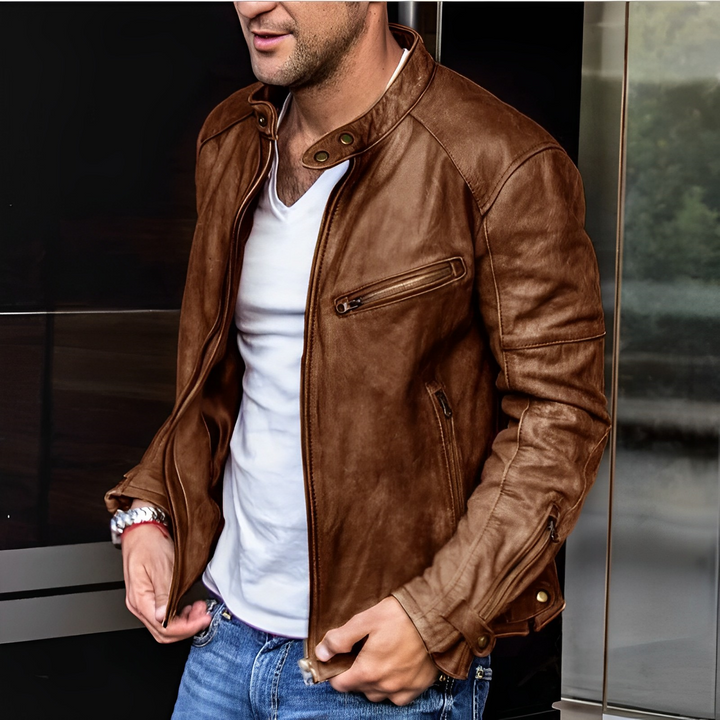 Giacca uomo in pelle classica con cerniera, capospalla versatile per un look elegante e casual in ogni stagione.
