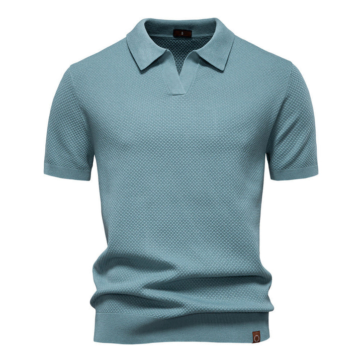 Polo uomo strutturata con trama distintiva, ideale per abbigliamento maschile casual chic e moderno.