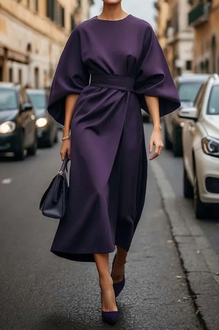 Abito midi donna versatile ed elegante, con maniche larghe. Ideale per cerimonie, ufficio o serate sofisticate.