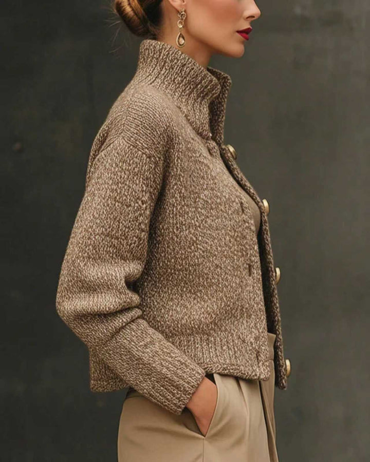 Moderna giacca invernale donna tailored beige. Lunghezza corta, ideale per abbigliamento autunnale/invernale.