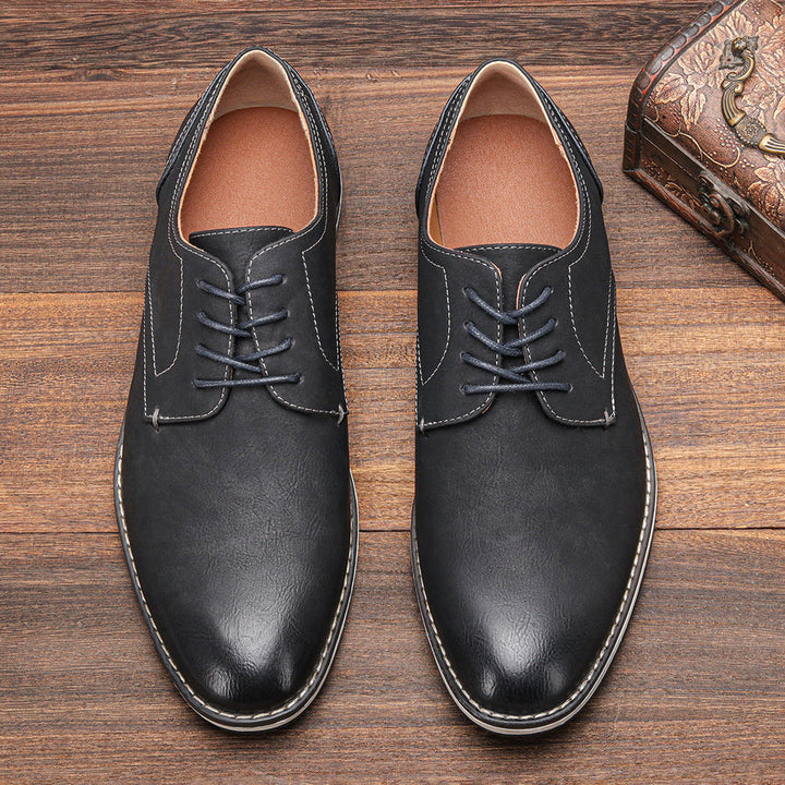 Scarpe da uomo formali con lacci, punta liscia, perfette per l'ufficio, eventi o cerimonie.