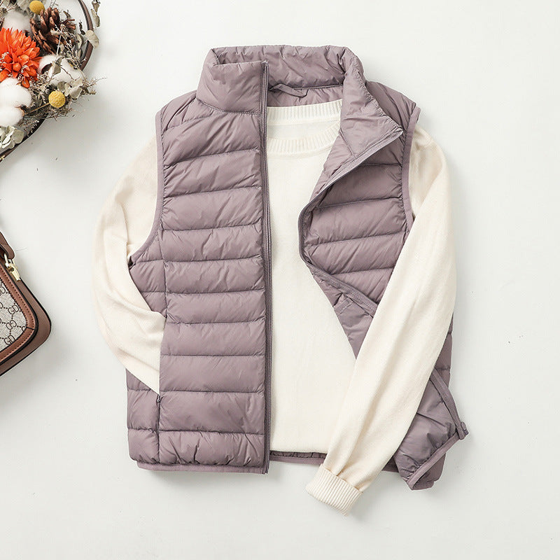 Gilet piumino leggero e morbido da donna, offre comfort e calore senza peso extra, ideale per ogni stagione.