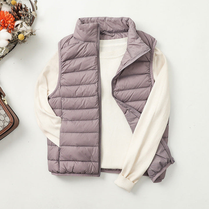Gilet piumino leggero e morbido da donna, offre comfort e calore senza peso extra, ideale per ogni stagione.