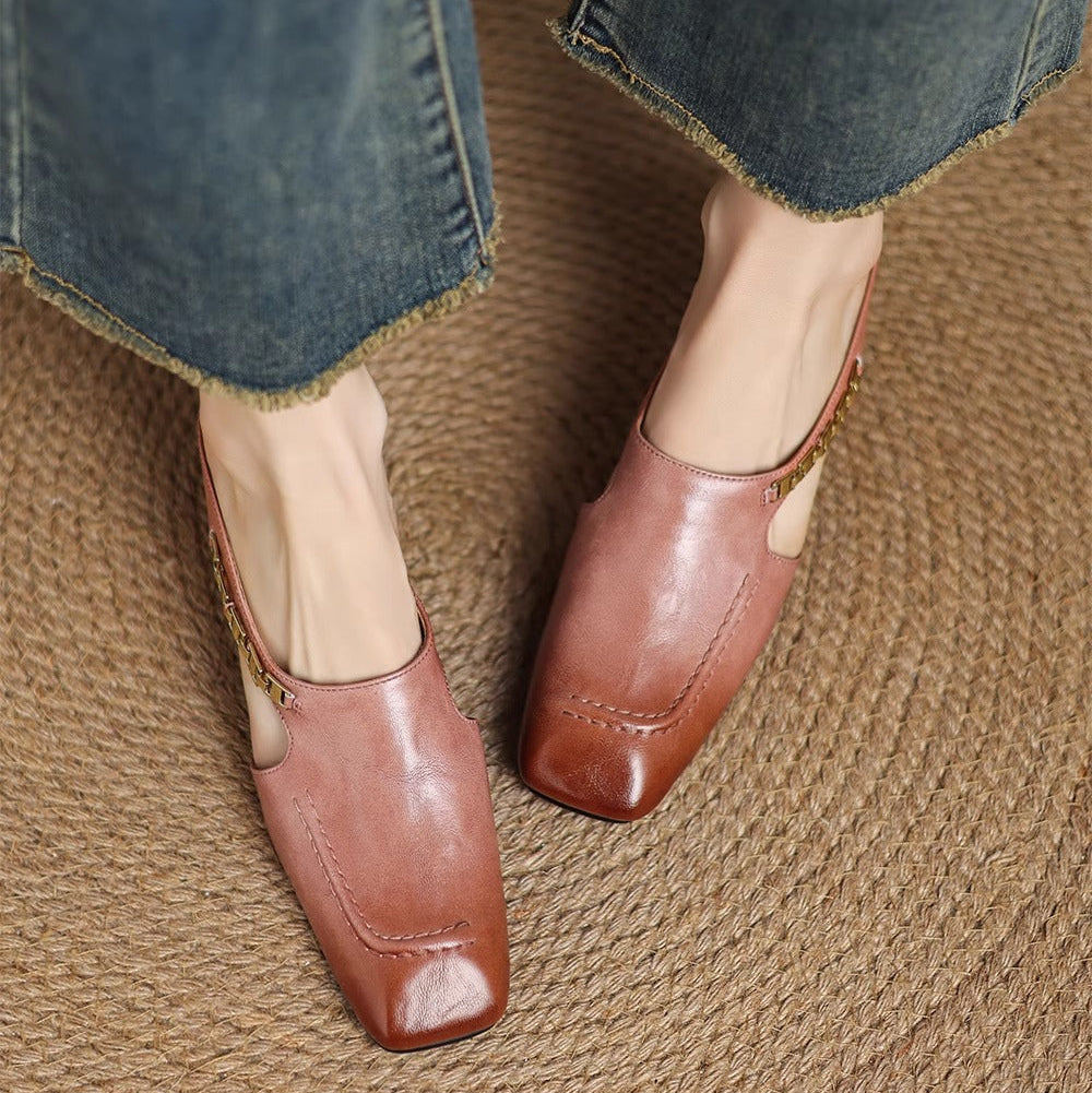 Comodi mocassini mules da donna, scarpe casual perfette per look primaverili.