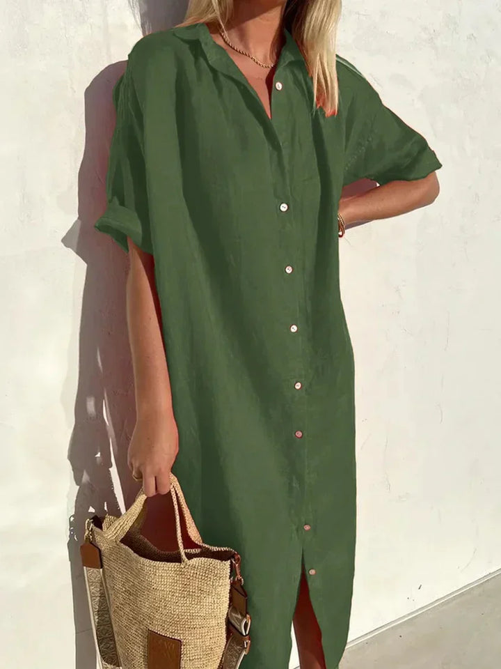 Moda donna: vestito estivo lungo con bottoni. Abito midi leggero a maniche corte, comodo per ogni occasione estiva.