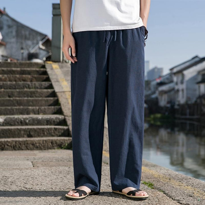Pantaloni casual uomo, taglio largo e gamba dritta. Comfort estivo per look primavera/estate.