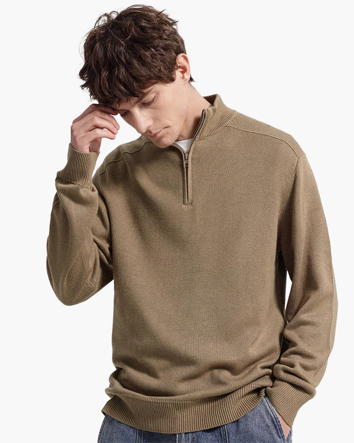 Maglione uomo blu navy con mezza zip e collo alto, eleganza e comfort per un look maschile.