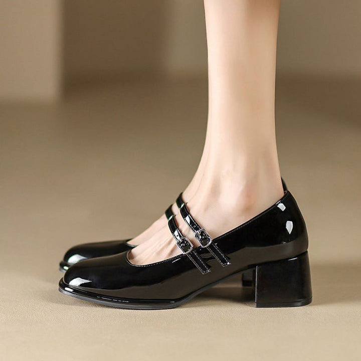 Scarpe décolleté donna alla moda, tacco largo comodo ed elegante. Calzature versatili per ogni occasione.