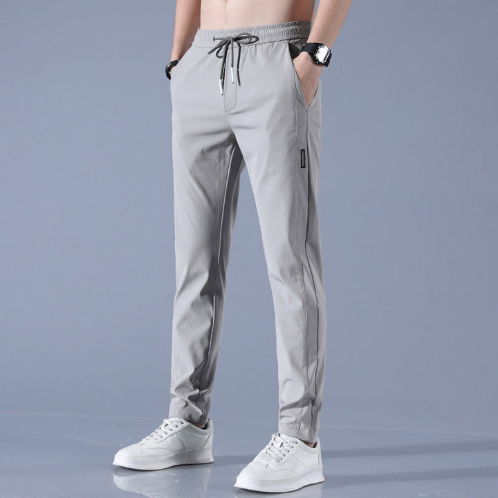 Pantaloni golf uomo elasticizzati sartoriali, ideali per performance e stile sul campo da golf.