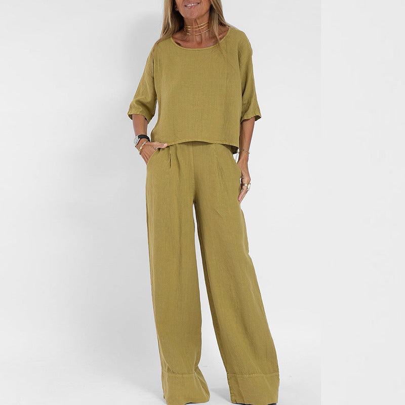 Completo leggero donna con top e pantaloni ampi, ideale per un look femminile moderno e comodo. Stile casual.