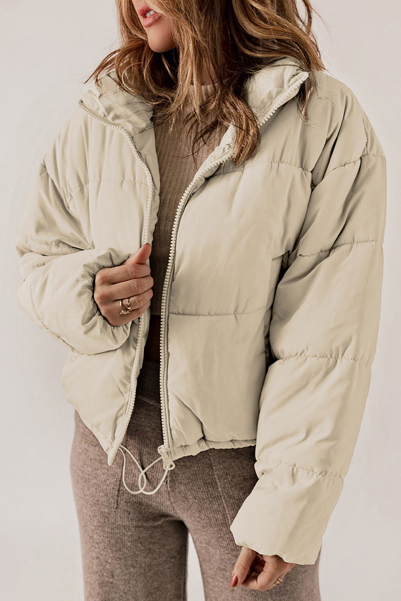 Giacca puffer donna versatile e confortevole. Piumino invernale caldo, ideale per look casual o eleganti di moda donna.