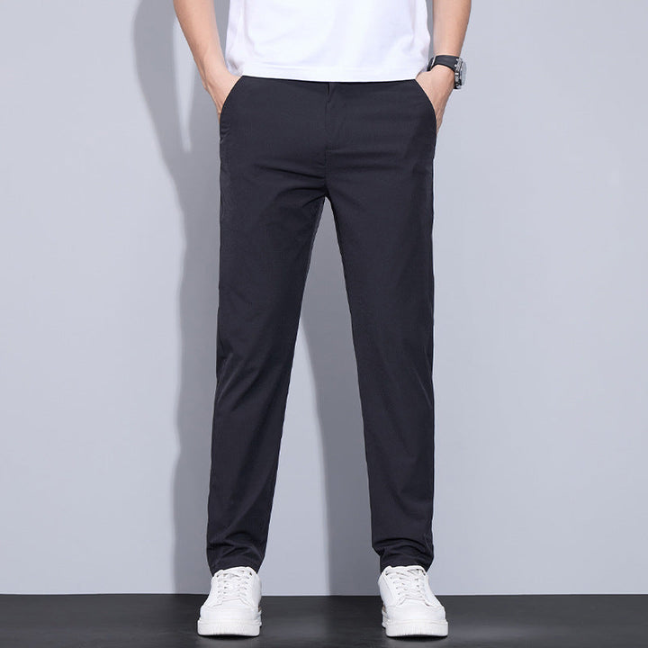 Eleganti pantaloni uomo a gamba dritta, anti-piega e traspiranti, ideali per un outfit raffinato e comodo.