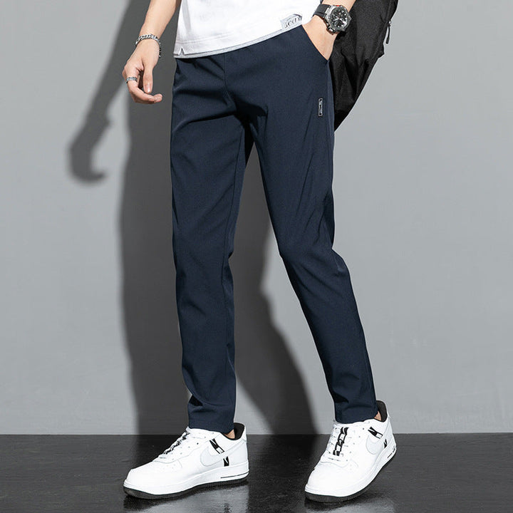 Pantaloni estivi uomo a vita media, taglio largo e dritto, leggeri e comodi per relax casual.
