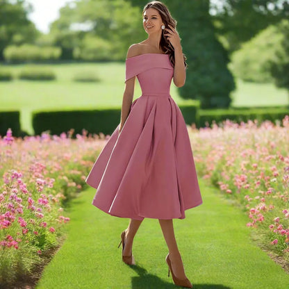 Abito midi elegante donna senza spalline, perfetto per cerimonie e feste estive, stile fluttuante.