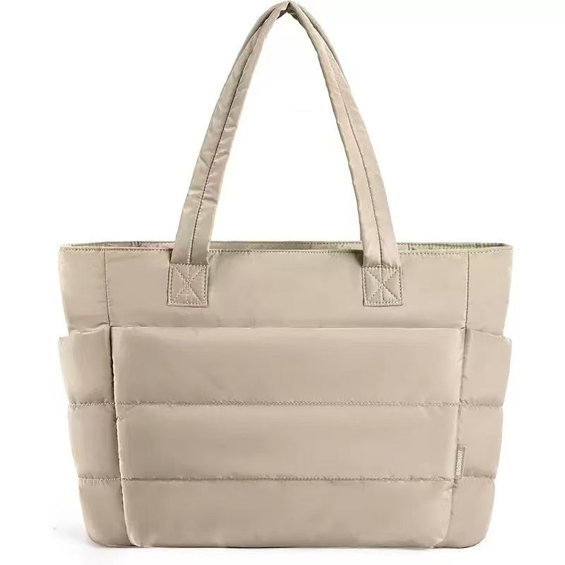 Borsa donna trapuntata, elegante e resistente. Ampia capacità per laptop e accessori, perfetta per ogni occasione.