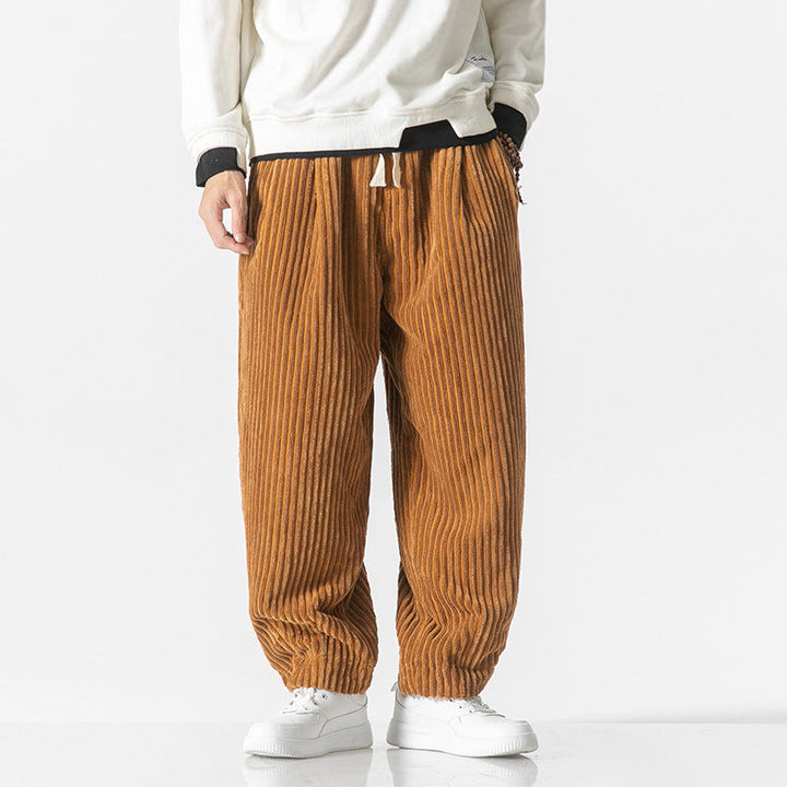 Pantaloni uomo casual con vita elastica regolabile e tasche, in velluto comodo per stile quotidiano.