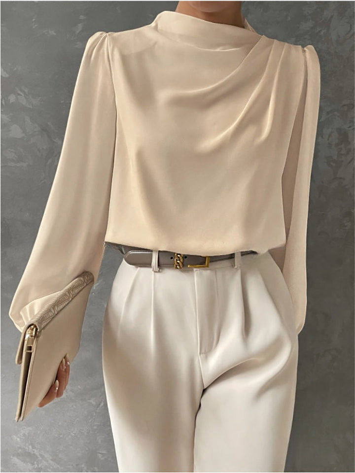 Camicetta elegante donna a collo alto, perfetta per ufficio e occasioni speciali. Stile versatile e raffinato.