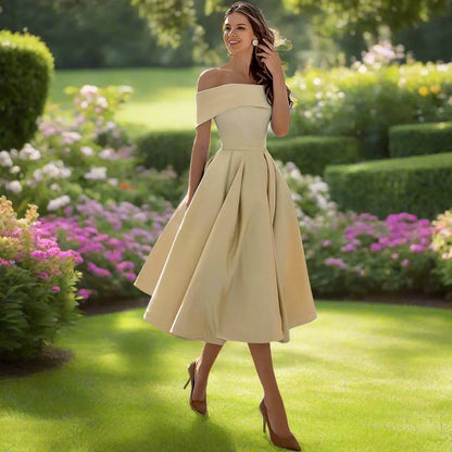 Abito midi estivo senza spalline, vestito donna elegante per comfort e stile fluido, moda estate.