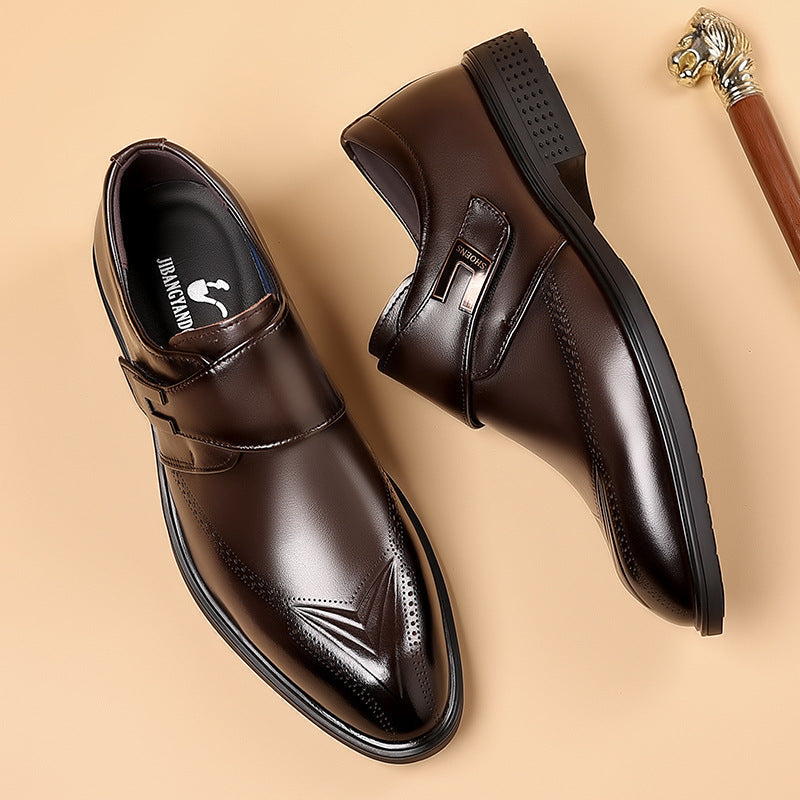 Calzature classiche Oxford slip-on con fibbia per uomo. Stile elegante brogue, comode per moda business.