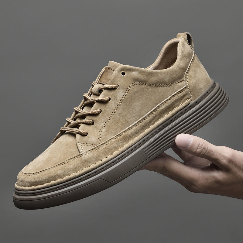 Sneakers uomo comode, soletta ammortizzata, ampia vestibilità. Colori beige, bianco e arancio intenso.