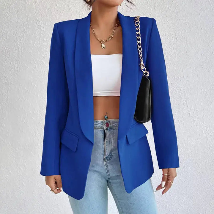 Blazer donna moderno a taglio lungo con raffinato collo a scialle, aggiunge stile e professionalità al tuo outfit.