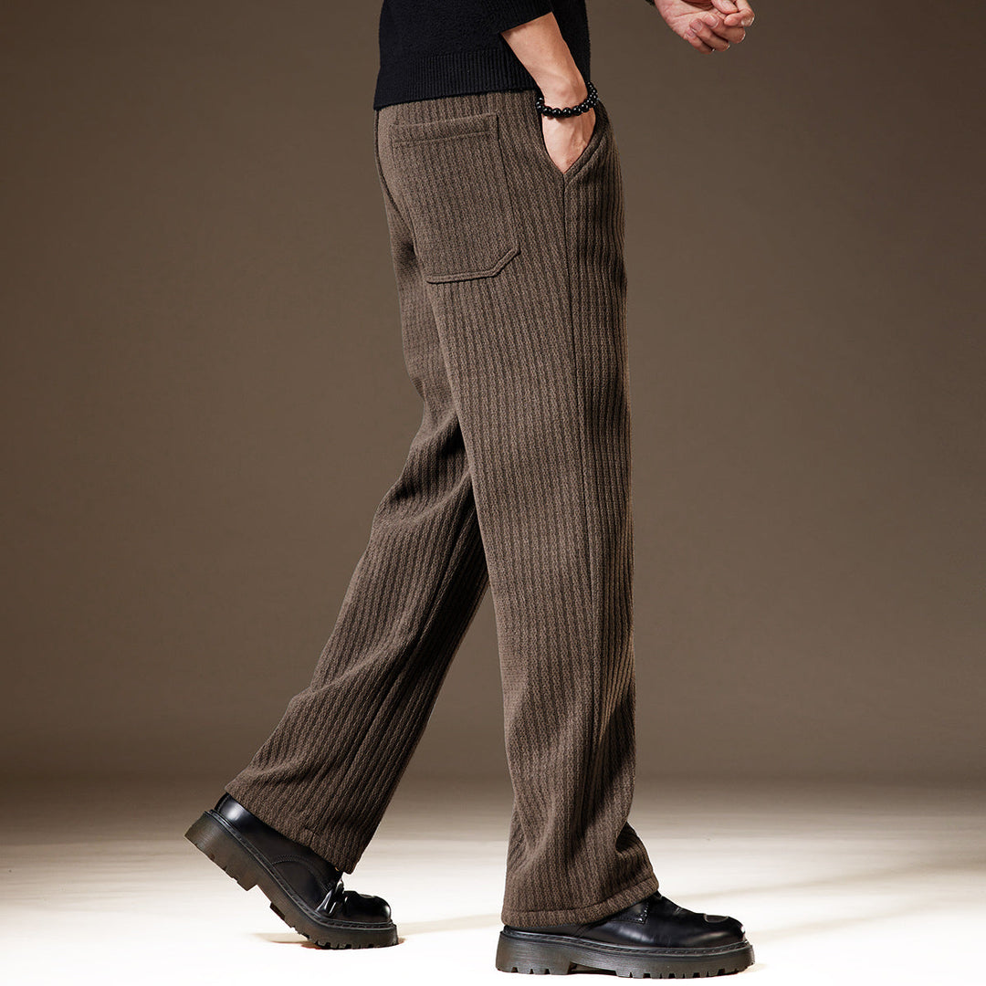 Pantaloni invernali grigi da uomo, taglio dritto confortevole con tasche. Perfetti per un tocco elegante casual.