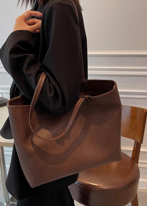 Borsa tote donna beige vista laterale, mostra la sua ampia capacità. Elegante e molto versatile.