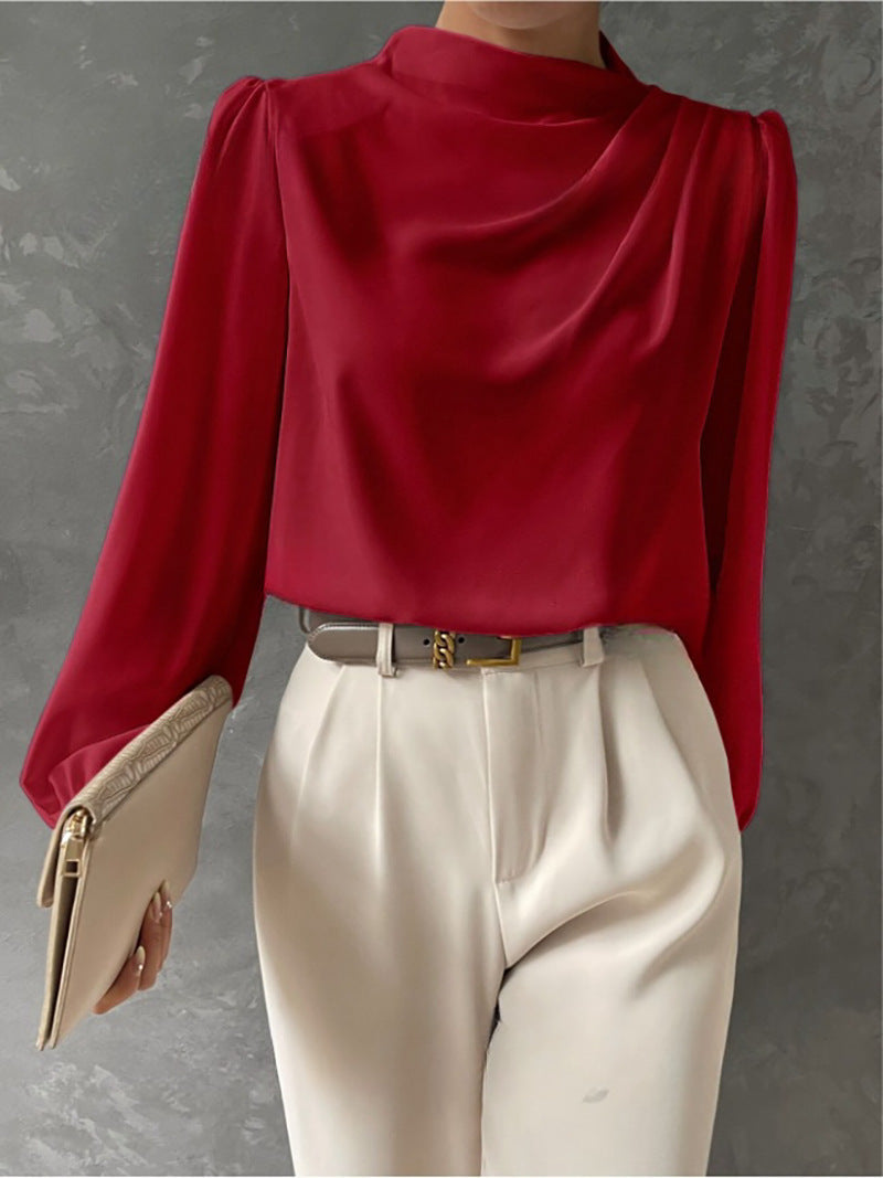 Top donna maniche lunghe, design elegante a collo alto. Moda femminile per un look chic da giorno o sera.