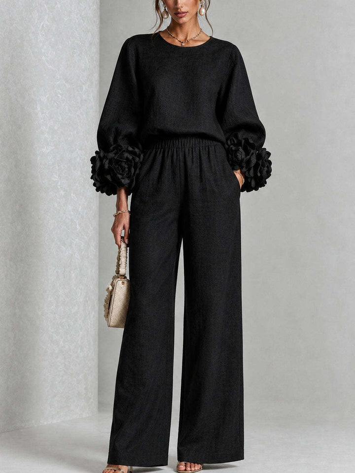 Completo donna elegante floreale, ideale per look casual chic estivo. Top a maniche e pantaloni larghi comodi.