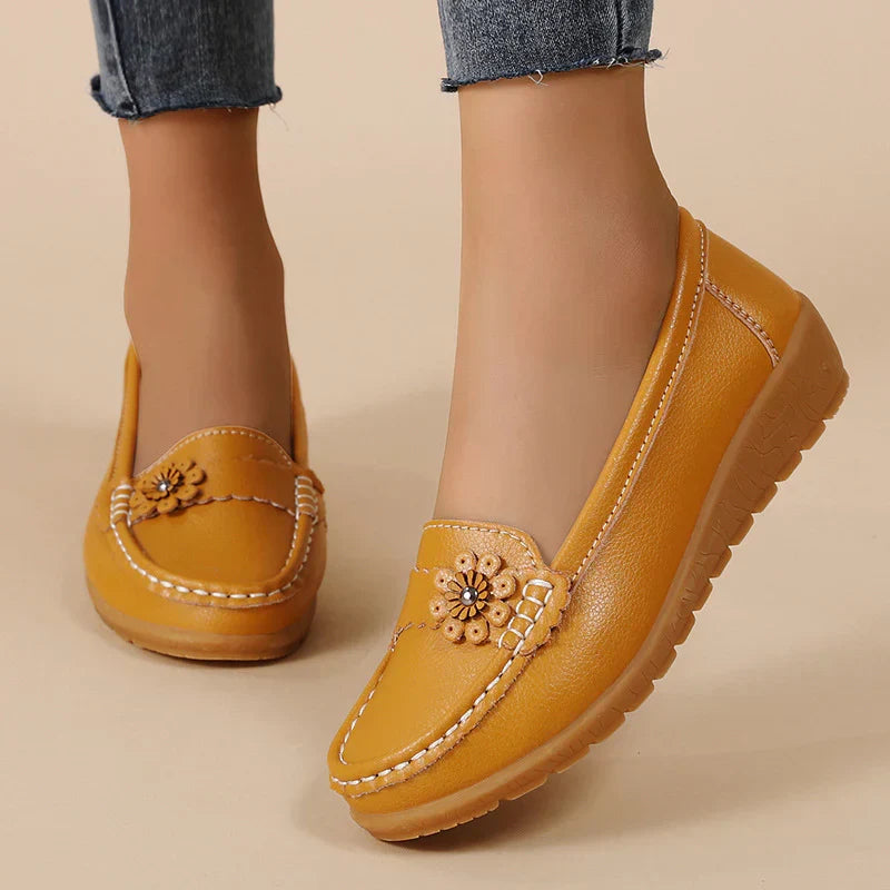 Scarpe estive donna: sandali slip-on con zeppa bassa e supporto arco per un comfort duraturo.