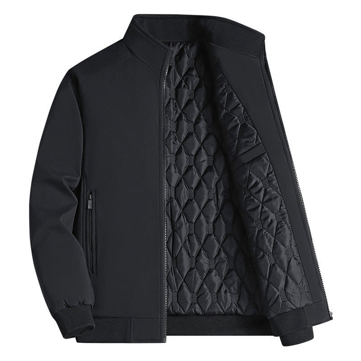 Elegante giacca puffer uomo con motivo geometrico, perfetta per un look casual e alla moda in città.