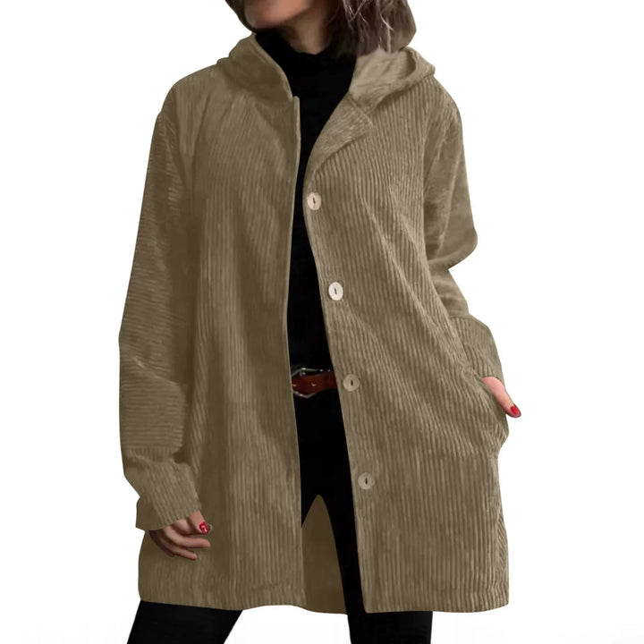 Giacca invernale femminile verde militare, con cappuccio e cerniera, stile comodo e versatile.