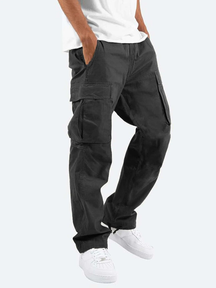 Pantaloni cargo uomo resistenti grigi con tasche laterali ampie, perfetti per look casual e avventure all'aperto.