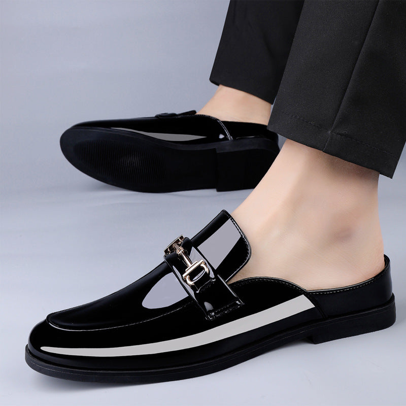 Mocassini uomo neri eleganti slip-on con dettaglio metallico, ideali per comfort e stile quotidiano.