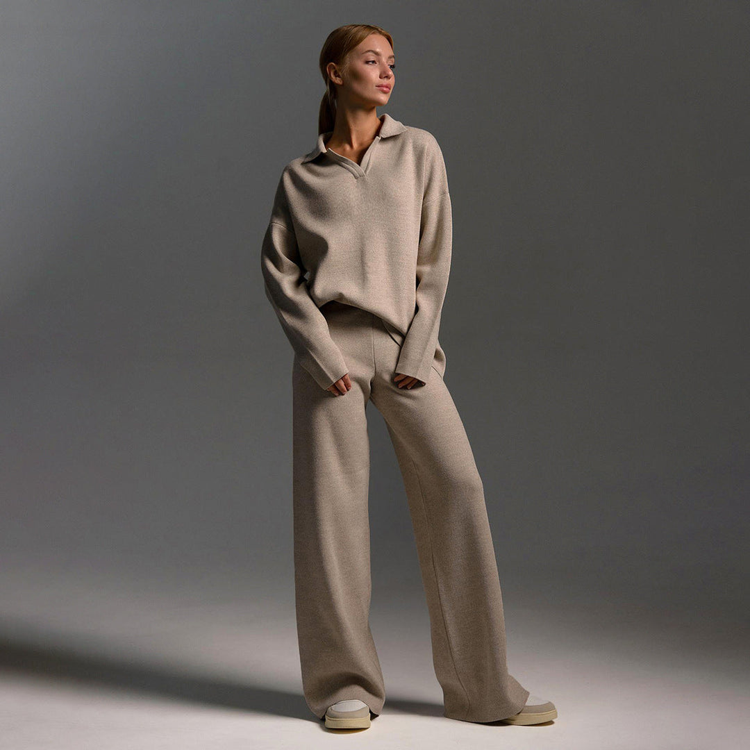Completo lounge donna in maglia, maglione oversize e pantaloni gamba larga, ideale per relax e casa.