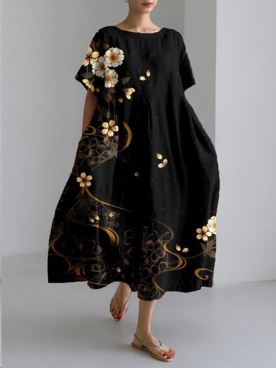 Dettaglio della stampa fiori giapponese su abito maxi da donna, tessuto fluido per una moda estiva.