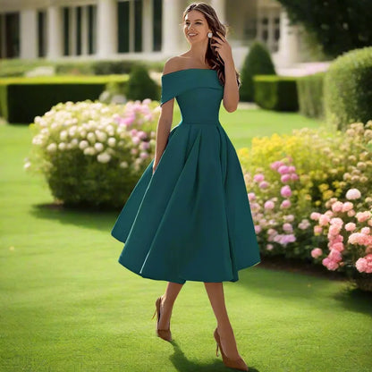 Abito midi donna elegante, vestito senza spalline per festa estiva, abbigliamento femminile di classe.