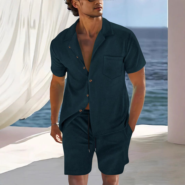 Camicia lino uomo estiva, parte del completo coordinato. Perfetta per look casual, spiaggia o tempo libero.