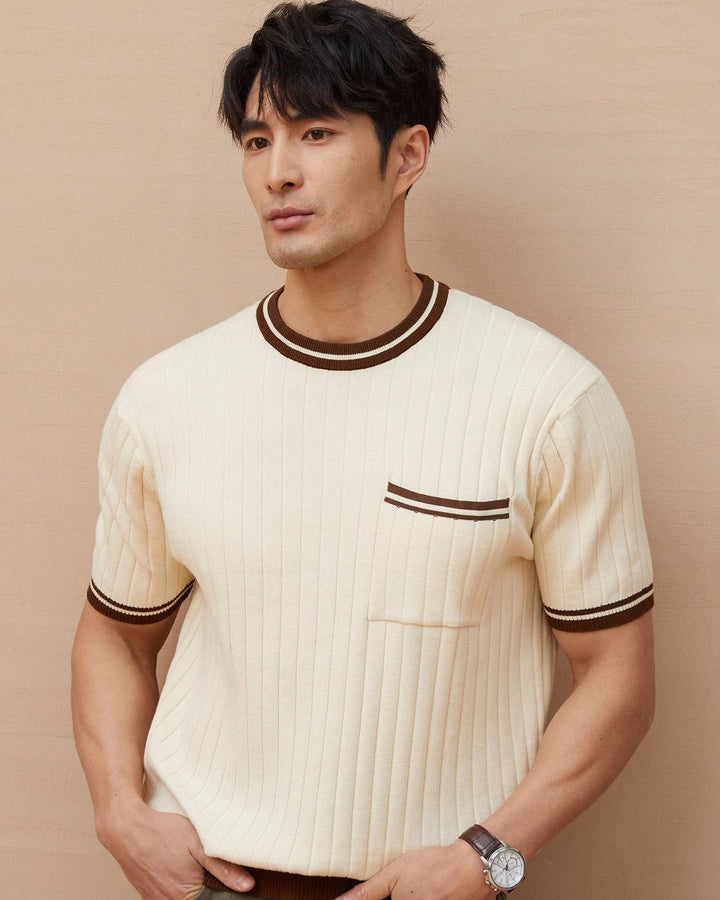 Maglietta uomo estiva a costine, girocollo e maniche corte. T-shirt elegante beige, perfetta per un look smart casual.
