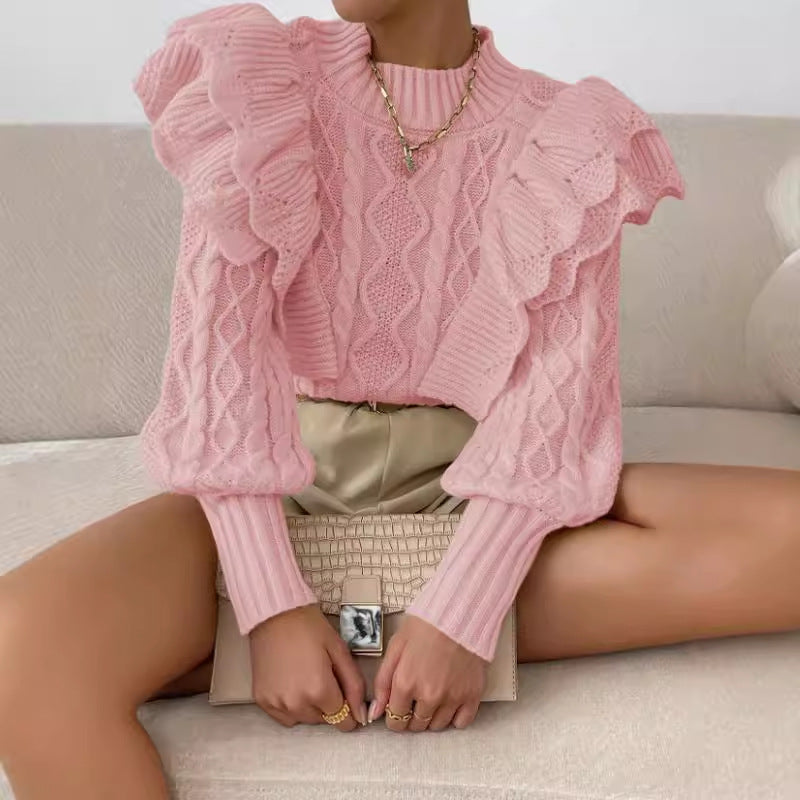 Maglione donna a trecce, maniche lunghe e volant raffinati. Design comodo e alla moda per l'autunno-inverno.