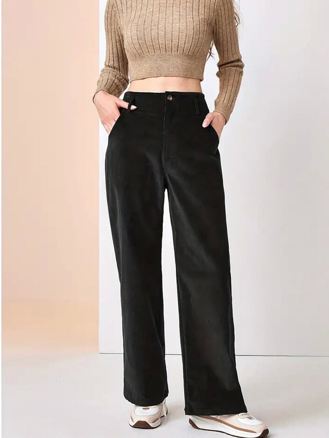 Look casual chic: pantaloni donna a gamba larga, vita alta. Offrono comfort e stile per la moda quotidiana.