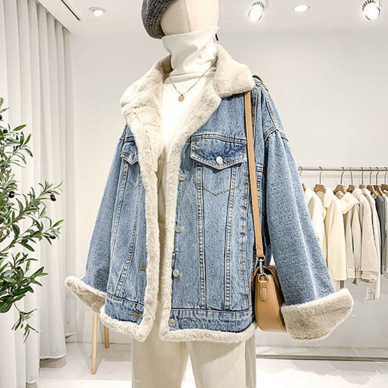 Giacca moda donna in denim oversize, calda e confortevole. Perfetta come capospalla casual per l'autunno.