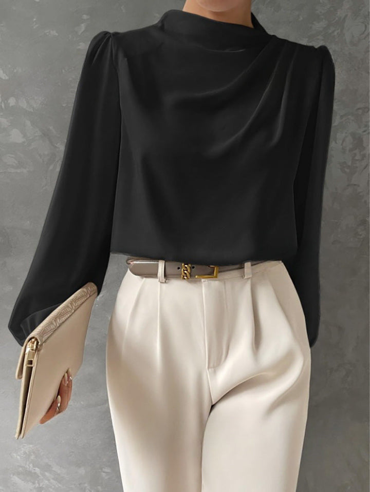 Camicetta donna versatile, collo alto e maniche lunghe. Eleganza e comfort per ogni occasione, dall'ufficio al casual.
