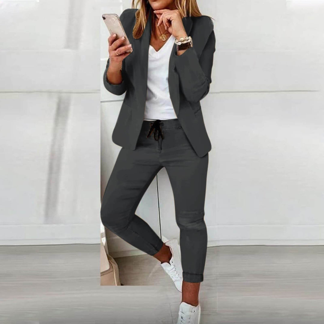 Completo moda donna due pezzi con top maniche lunghe e pantaloni ampi per comfort e stile. Ideale per ogni giorno.
