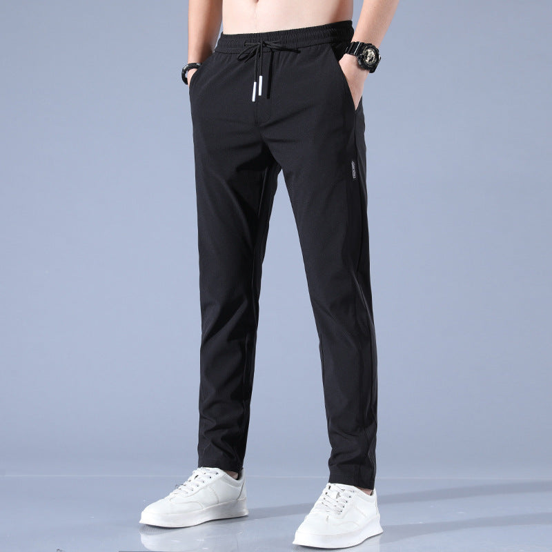 Pantaloni da golf uomo elasticizzati per massimo comfort e libertà di movimento. Abbigliamento sportivo elegante.