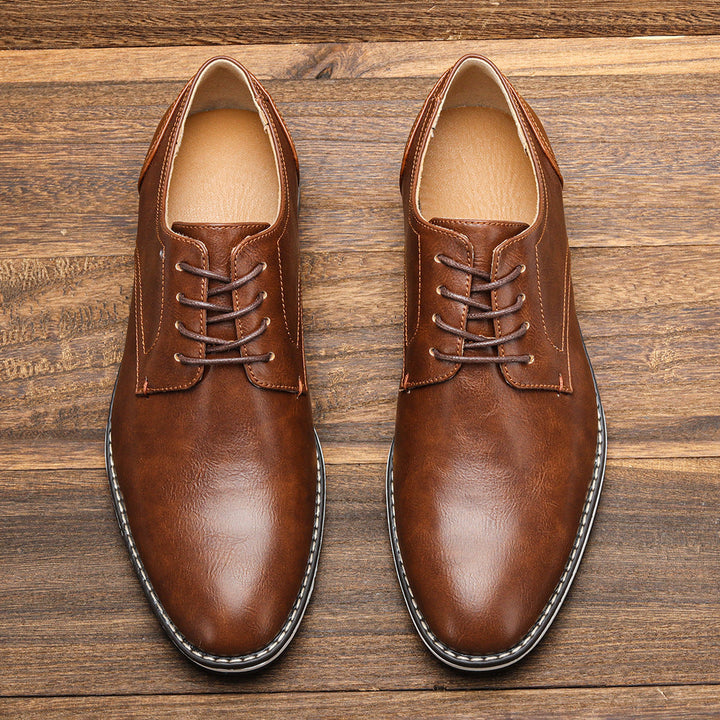 Scarpe eleganti da uomo stringate, design con punta liscia e suola comfort aderente per il business.