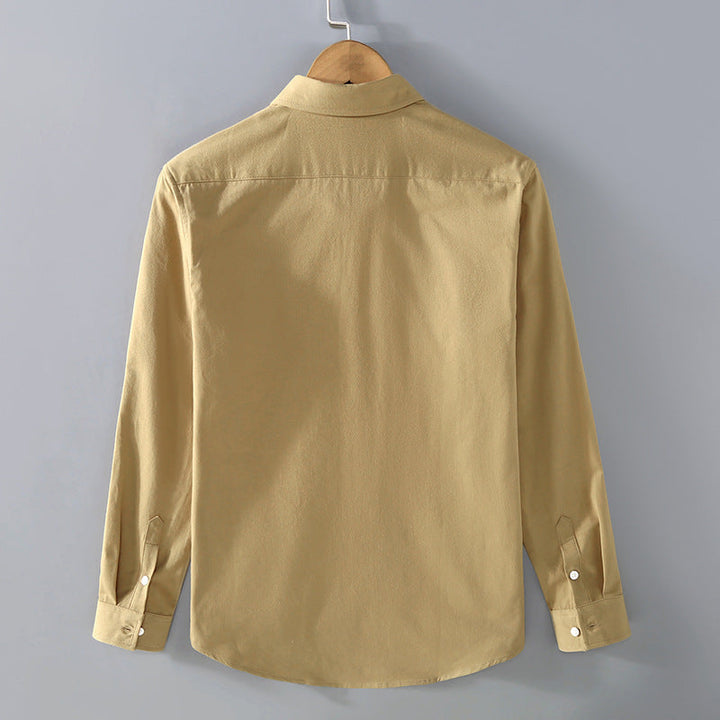 Camicia uomo casual con colletto aperto e maniche lunghe. Vestibilità morbida, perfetta per l'estate.