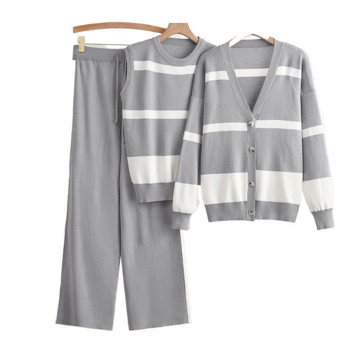 Set completo donna maglia 3 pezzi: gilet, canotta e pantaloni per un outfit moderno e comodo. Moda casual versatile.