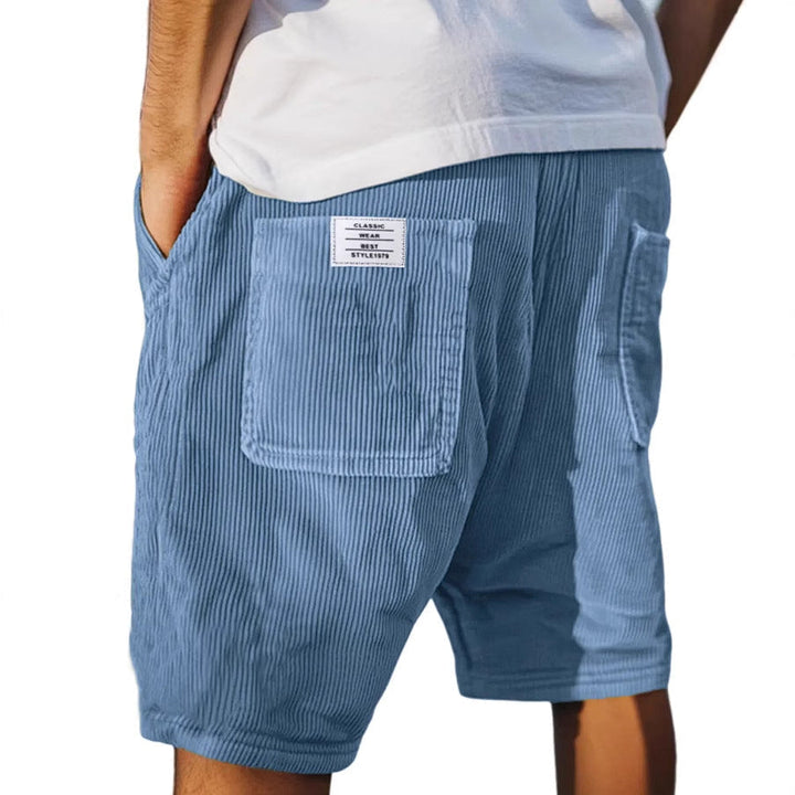 Pantaloncini uomo morbidi e casual per l'estate. Ideali per tempo libero, offrono comfort e stile rilassato.